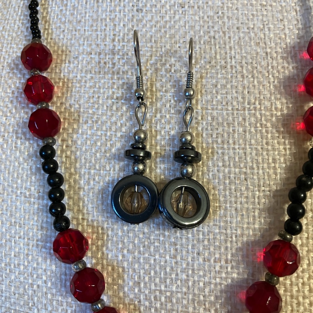 MOTHER OF PEARL PENDANT ON SEED BEAD AND CRYSTAL CHAIN / MATCHED EARRINGS - Picture 9 of 11